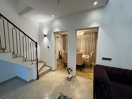 Luxuryhouse-3br-free Car & Driver-balcony-wifi