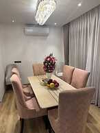 Luxuryhouse-3br-free Car & Driver-balcony-wifi