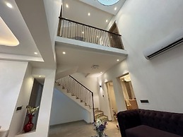 Luxuryhouse-3br-free Car & Driver-balcony-wifi