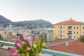 Via Crispi in Como With 1 Bedrooms and 1 Bathrooms
