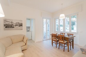 Via Crispi in Como With 1 Bedrooms and 1 Bathrooms