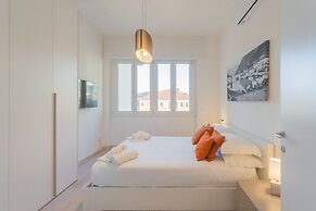 Via Crispi in Como With 1 Bedrooms and 1 Bathrooms