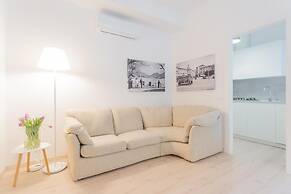 Via Crispi in Como With 1 Bedrooms and 1 Bathrooms