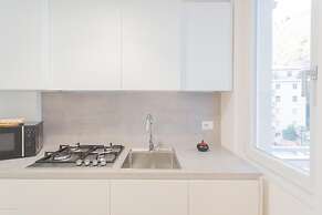 Via Crispi in Como With 1 Bedrooms and 1 Bathrooms