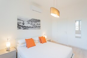 Via Crispi in Como With 1 Bedrooms and 1 Bathrooms