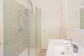 Via Crispi in Como With 1 Bedrooms and 1 Bathrooms