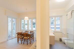 Via Crispi in Como With 1 Bedrooms and 1 Bathrooms
