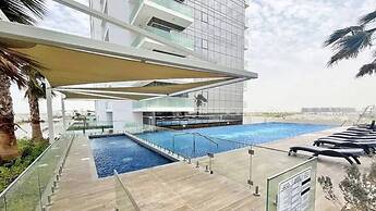 Tanin - Stunning Dubai Skyline View From this Sleek Studio