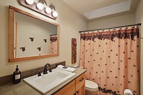 14 Mt Hood Lane 3 Bedroom Home by RedAwning