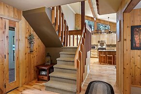 14 Mt Hood Lane 3 Bedroom Home by RedAwning