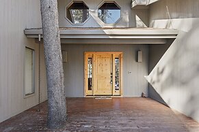 14 Mt Hood Lane 3 Bedroom Home by RedAwning