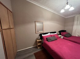 Stunning 3-bed House in Enfield, can Sleep 10