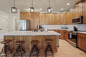 110 Crane 5 Bedroom Home by RedAwning