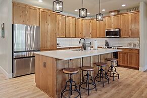 110 Crane 5 Bedroom Home by RedAwning