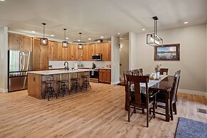 110 Crane 5 Bedroom Home by RedAwning