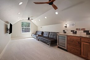 110 Crane 5 Bedroom Home by RedAwning