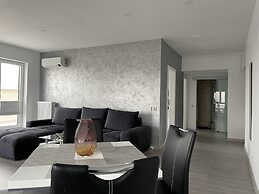 Unique Penthouse Lakeview W19