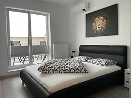 Unique Penthouse Lakeview W19