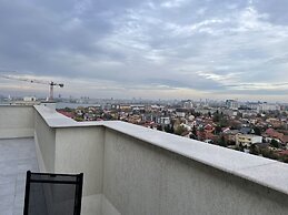 Unique Penthouse Lakeview W19