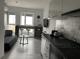 4 Room Penthouse Terrace W18-W19