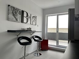 4 Room Penthouse Terrace W18-W19