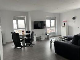 4 Room Penthouse Terrace W18-W19