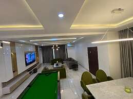 Lovely 3-bed With a Pool Next to Four Point