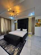 Lovely 3-bed With a Pool Next to Four Point