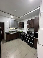 Lovely 3-bed With a Pool Next to Four Point