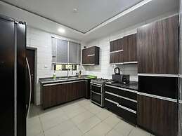 Lovely 3-bed With a Pool Next to Four Point