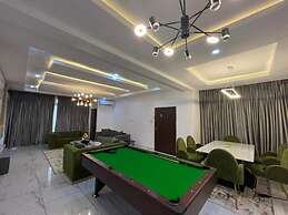 Lovely 3-bed With a Pool Next to Four Point