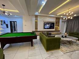 Lovely 3-bed With a Pool Next to Four Point