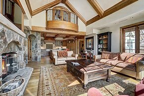 Golden Peak Luxury 4 BR Penthouse - Ski-in/out! by RedAwning - Save 20