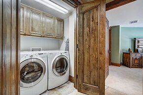 Golden Peak Luxury 4 BR Penthouse - Ski-in/out! by RedAwning - Save 20