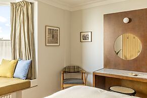 Fort Road Hotel