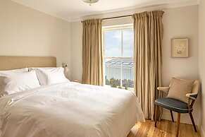 Fort Road Hotel