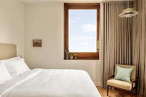 Fort Road Hotel