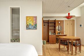 Fort Road Hotel