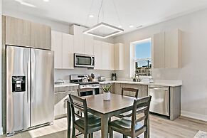 Upscale 3BR Apt with Parking in Ashland