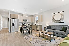 Upscale 3BR Apt with Parking in Ashland