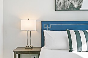 Upscale 3BR Apt with Parking in Ashland