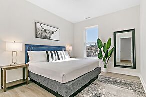 Upscale 3BR Apt with Parking in Ashland