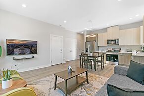 Upscale 3BR Apt with Parking in Ashland