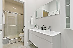 Upscale 3BR Apt with Parking in Ashland