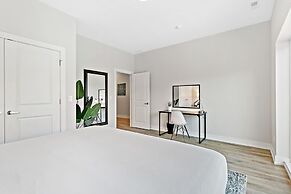 Upscale 3BR Apt with Parking in Ashland