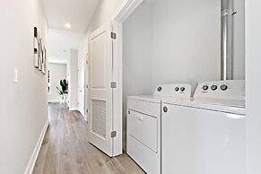 Upscale 3BR Apt with Parking in Ashland