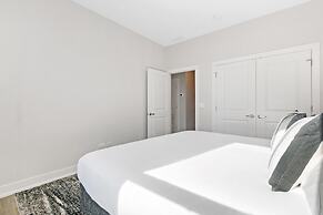 Upscale 3BR Apt with Parking in Ashland