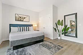 Upscale 3BR Apt with Parking in Ashland