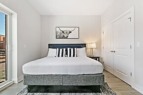 Upscale 3BR Apt with Parking in Ashland