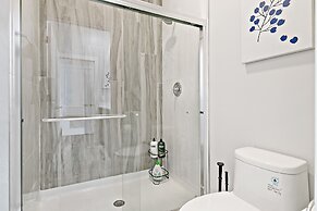 Upscale 3BR Apt with Parking in Ashland